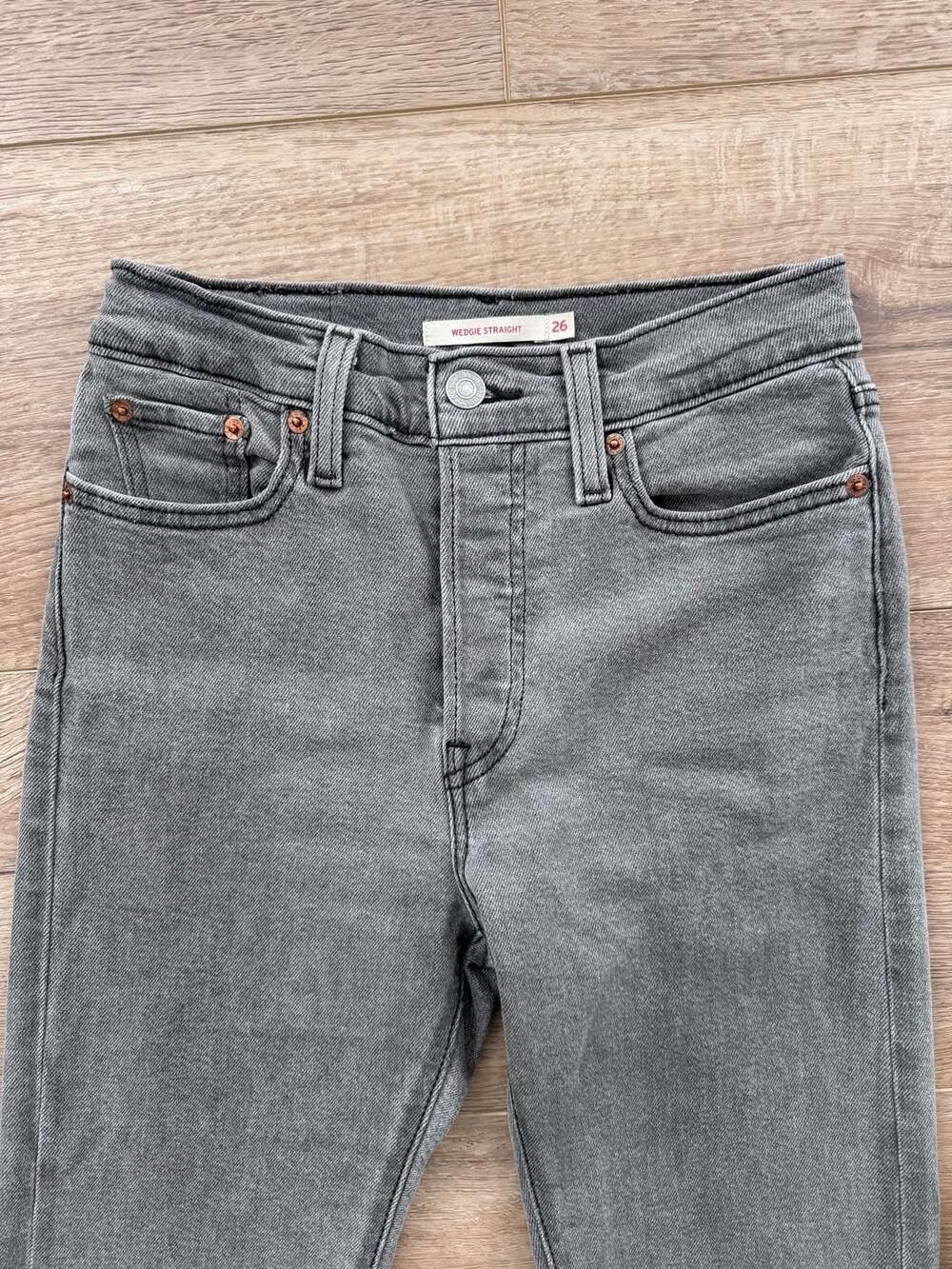 Levi’s Wedgie Straight High Rise Gray Jeans Size 26 Vintage Wash - Picture 3 of 10